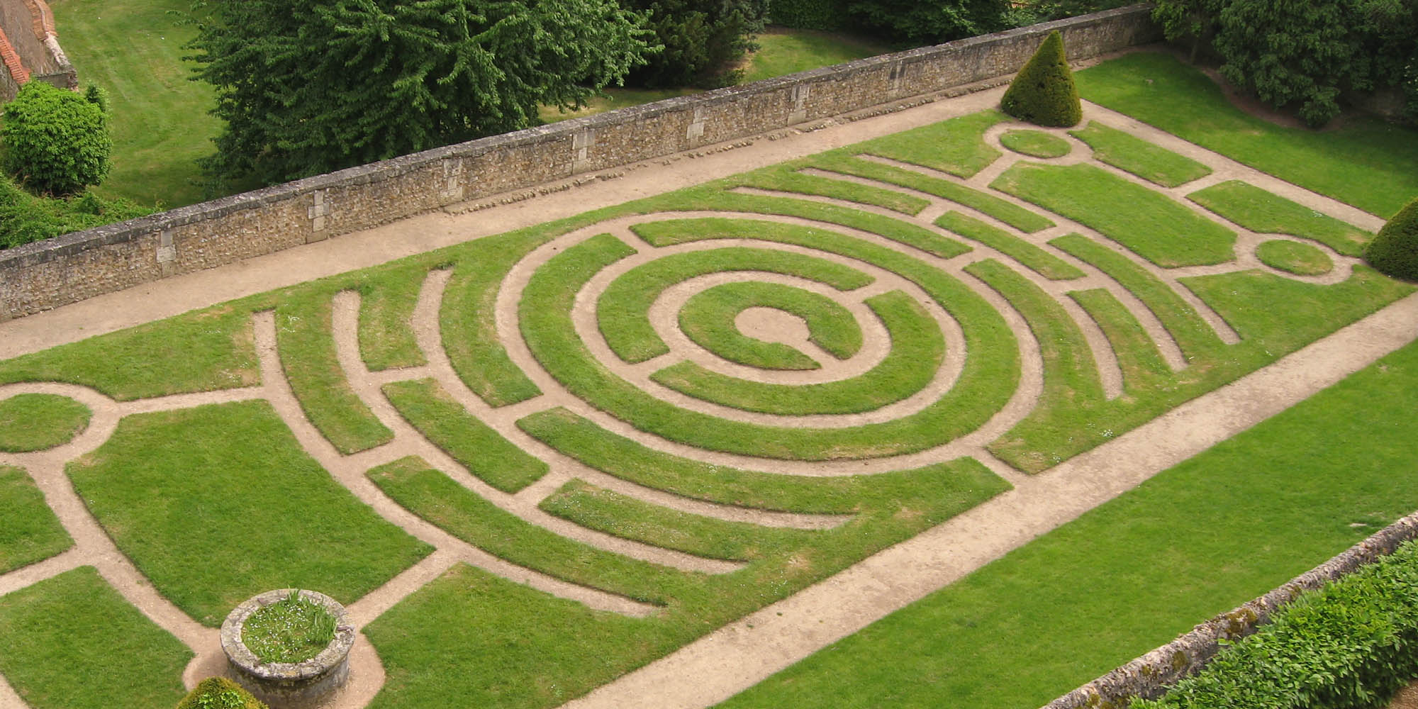 chartres-maze-garden Kopie.jpg